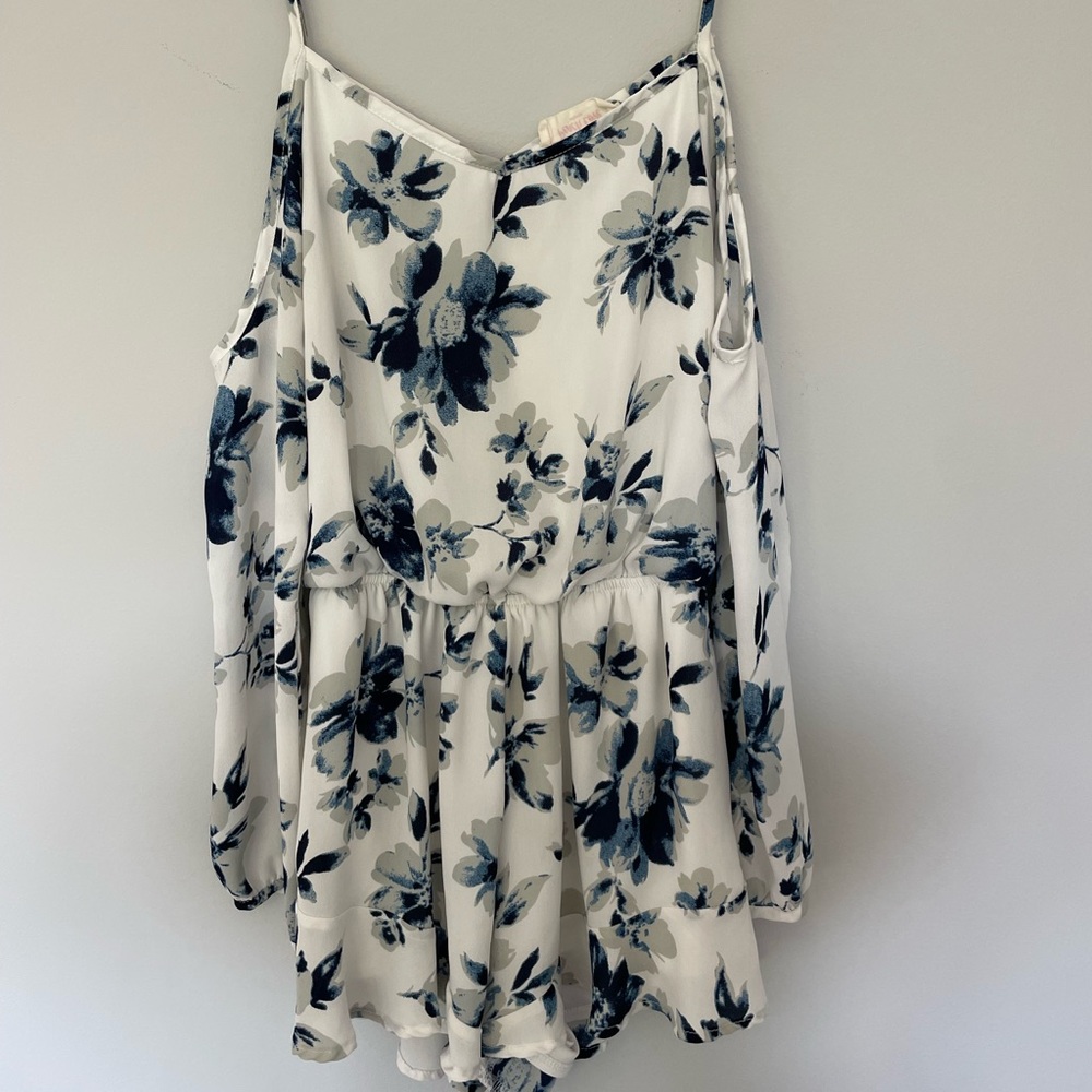 Peach Love California Romper, Size XS. White with navy and grey flowers.